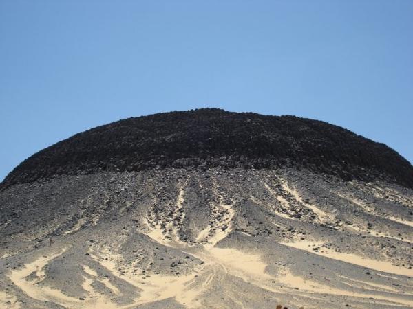 Black-Mountain-Bahariya-Egypt (2)
